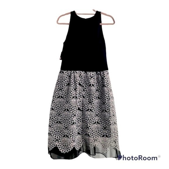 TAYLOR Halter Neck Scuba/Organza Dress size 10 women’s black & white NWT - Picture 2 of 3